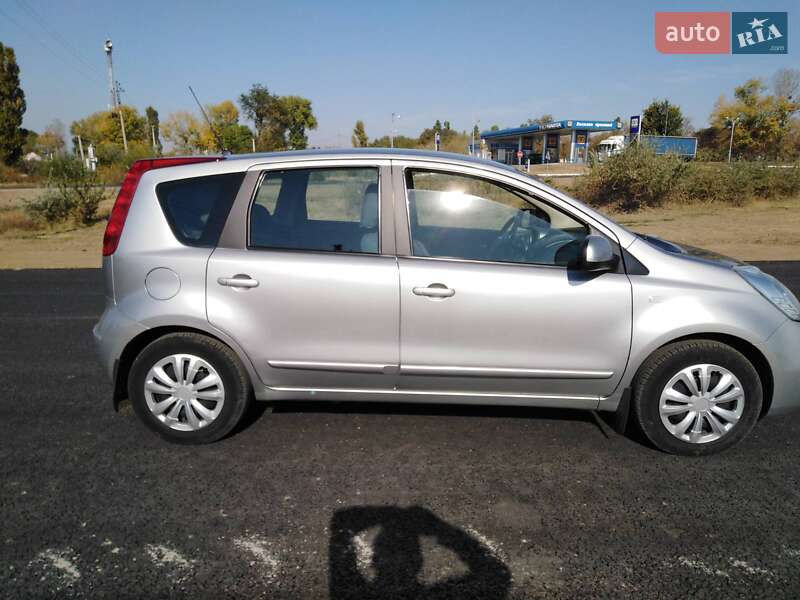 Хэтчбек Nissan Note 2008 в Рени
