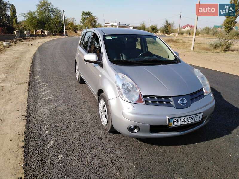 Хэтчбек Nissan Note 2008 в Рени