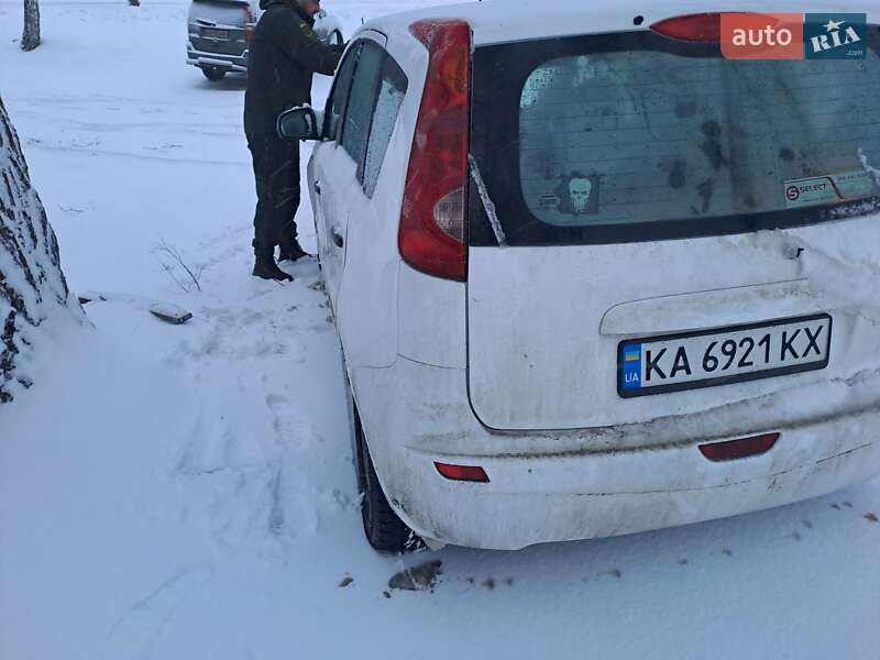 Хэтчбек Nissan Note 2012 в Киеве