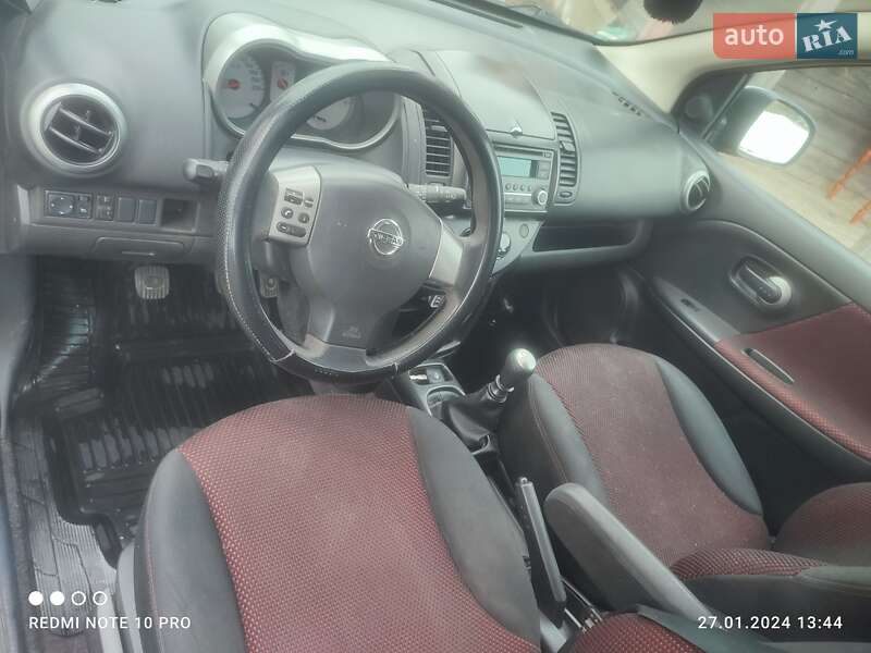 Хэтчбек Nissan Note 2009 в Дубровице