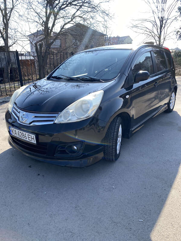 Хэтчбек Nissan Note 2011 в Киеве