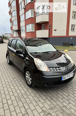 Хэтчбек Nissan Note 2007 в Вараше