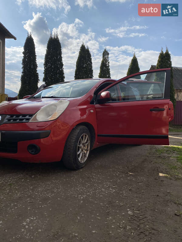 Хэтчбек Nissan Note 2006 в Перечине