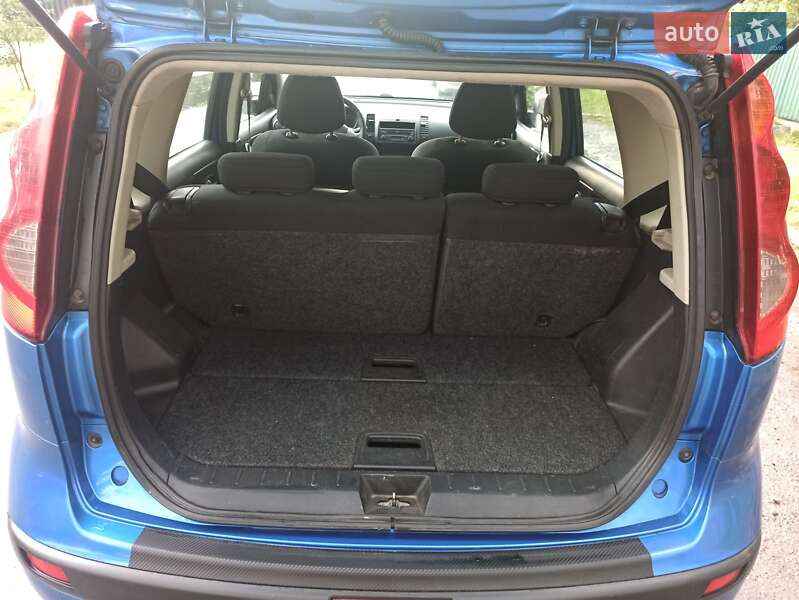 Хэтчбек Nissan Note 2006 в Староконстантинове
