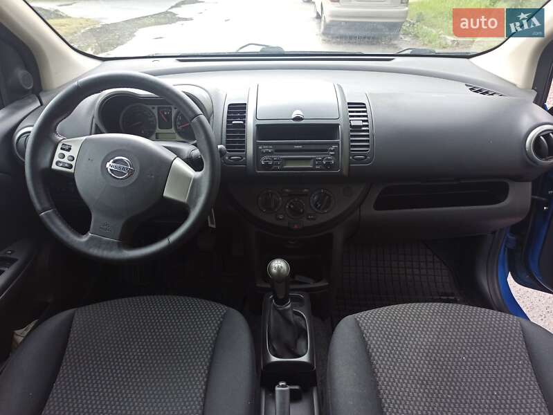 Хэтчбек Nissan Note 2006 в Староконстантинове