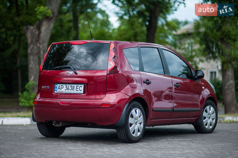Хэтчбек Nissan Note 2012 в Запорожье