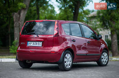 Хэтчбек Nissan Note 2012 в 