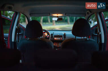 Хэтчбек Nissan Note 2012 в 