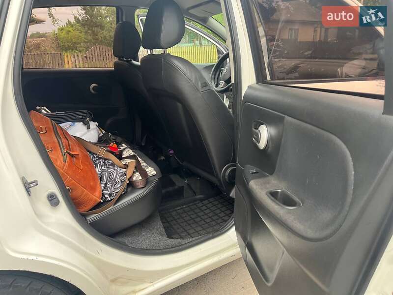 Хэтчбек Nissan Note 2012 в Звягеле