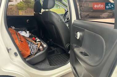Хэтчбек Nissan Note 2012 в 
