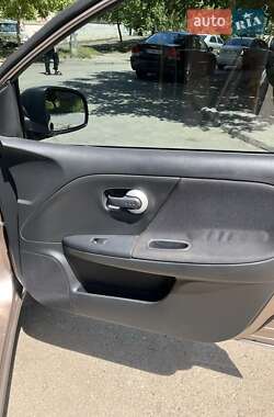 Хэтчбек Nissan Note 2012 в Бобрке