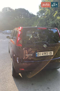 Хетчбек Nissan Note 2012 в 