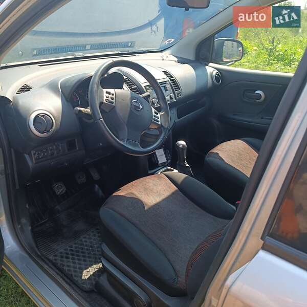 Хэтчбек Nissan Note 2012 в Чуднове