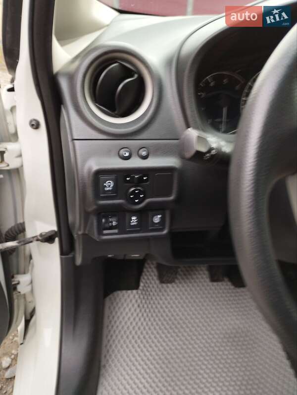 Хэтчбек Nissan Note 2013 в Красилове