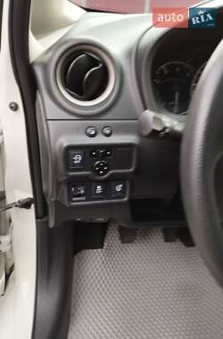 Хэтчбек Nissan Note 2013 в 