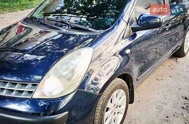 Хэтчбек Nissan Note 2007 в 