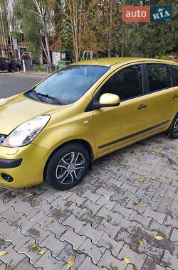 Хэтчбек Nissan Note 2006 в 