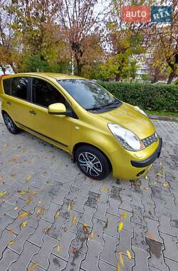 Хэтчбек Nissan Note 2006 в 