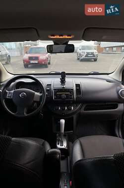 Хэтчбек Nissan Note 2008 в 