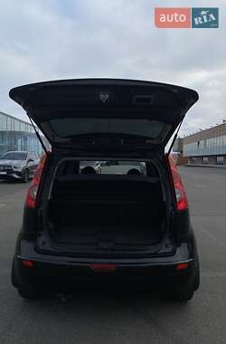 Хэтчбек Nissan Note 2008 в 