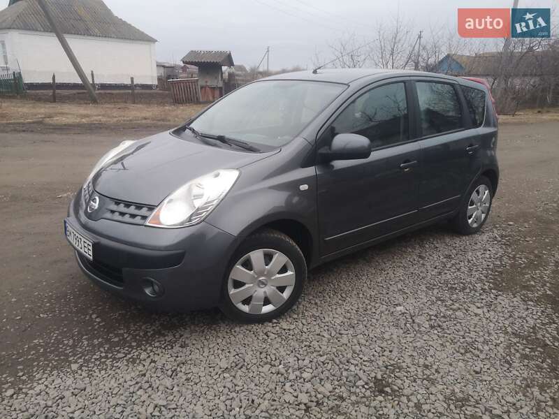 Хэтчбек Nissan Note 2006 в Бурыни