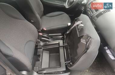 Хэтчбек Nissan Note 2006 в Бурыни