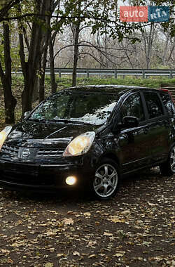 Хэтчбек Nissan Note 2006 в 