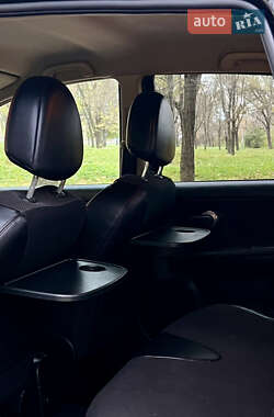 Хэтчбек Nissan Note 2006 в 