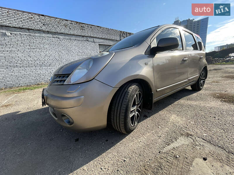 Хэтчбек Nissan Note 2007 в Киеве