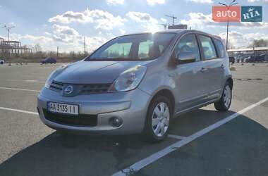 Хэтчбек Nissan Note 2008 в 