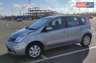 Хэтчбек Nissan Note 2008 в 