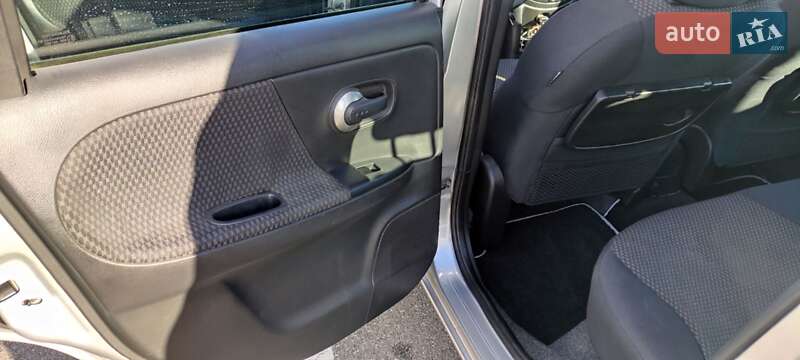 Хэтчбек Nissan Note 2008 в Трускавце