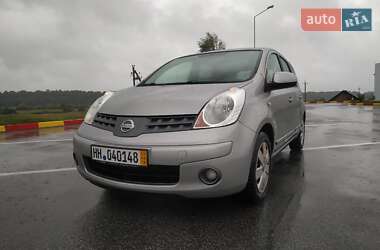 Хэтчбек Nissan Note 2008 в 