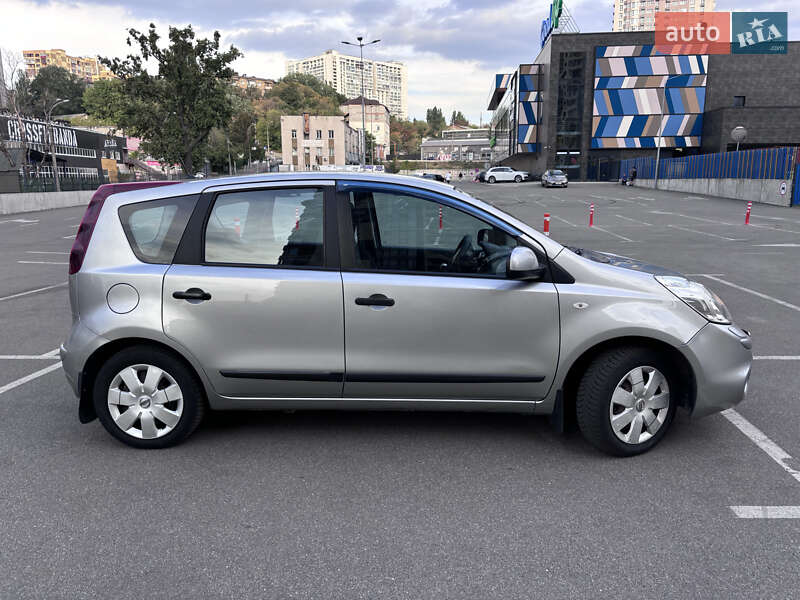 Хэтчбек Nissan Note 2011 в Чернигове