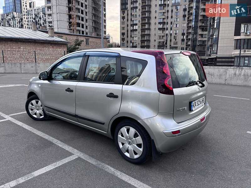 Хэтчбек Nissan Note 2011 в Чернигове