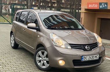 Хэтчбек Nissan Note 2010 в 
