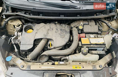 Хэтчбек Nissan Note 2010 в 