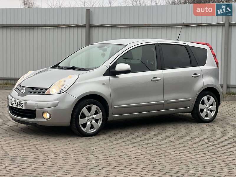 Хэтчбек Nissan Note 2007 в 