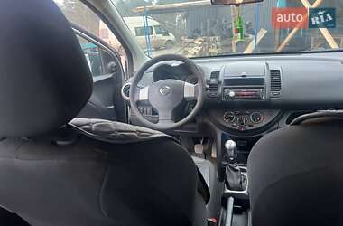 Хэтчбек Nissan Note 2010 в 