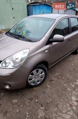 Хэтчбек Nissan Note 2013 в 