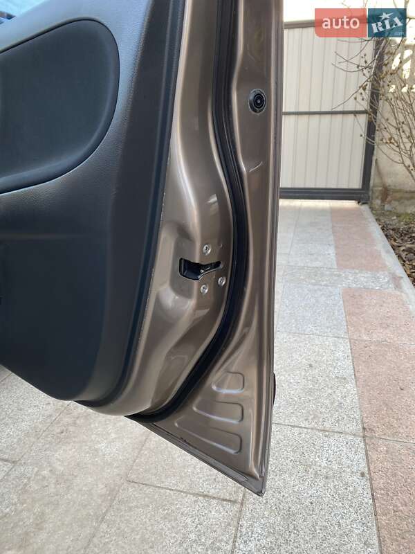 Хэтчбек Nissan Note 2011 в Андрушевке