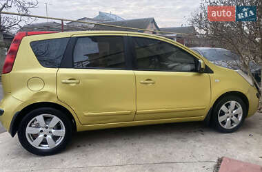 Хэтчбек Nissan Note 2006 в 