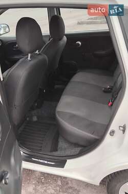 Хэтчбек Nissan Note 2011 в 