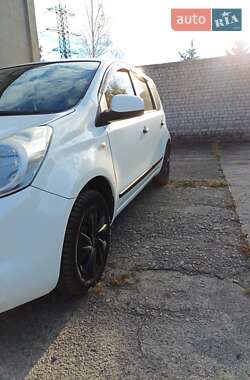 Хэтчбек Nissan Note 2012 в 