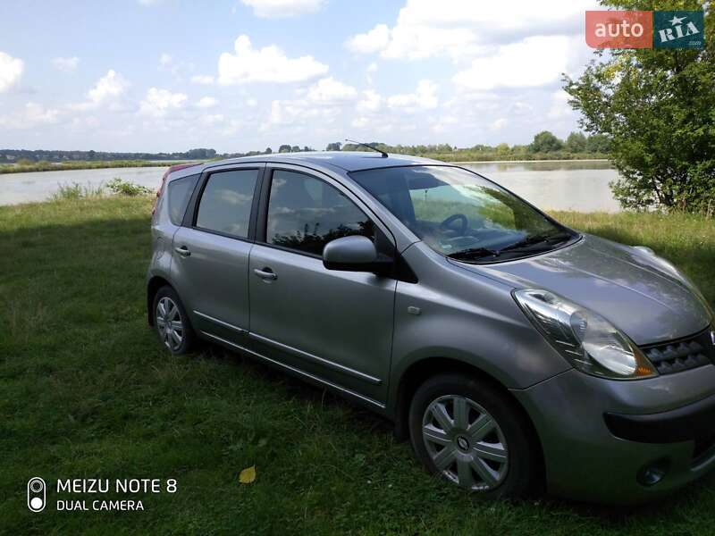 Хэтчбек Nissan Note 2007 в Городке