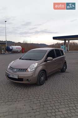 Хэтчбек Nissan Note 2007 в 