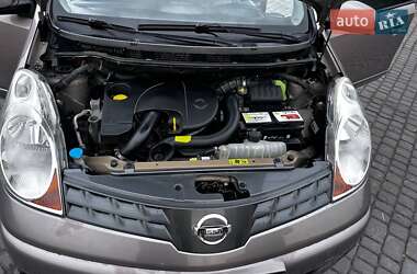 Хэтчбек Nissan Note 2007 в 