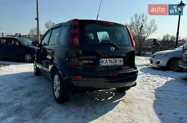 Хэтчбек Nissan Note 2012 в 