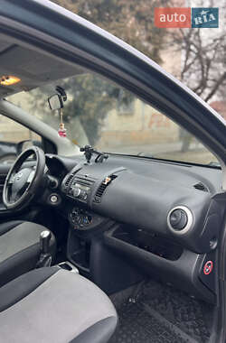 Хэтчбек Nissan Note 2012 в 