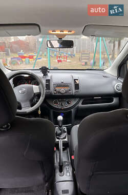 Хэтчбек Nissan Note 2012 в 